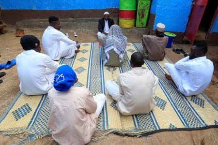 di_iran_warga_akan_diizinkan_kembali_sholat_berjemaah_di_mesjid