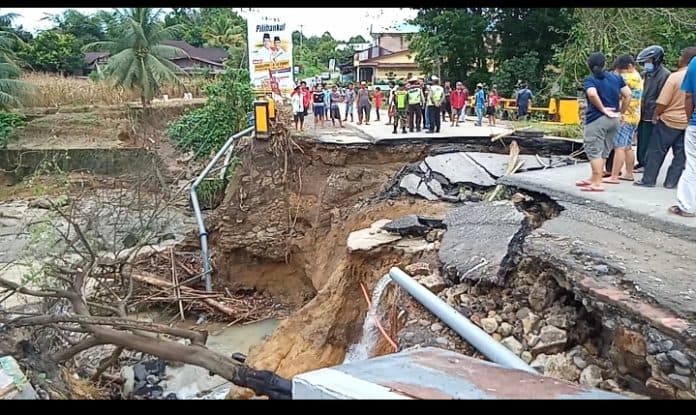 di_simalungun_3_ruas_jalan_longsor_dan_1_jembatan_putus