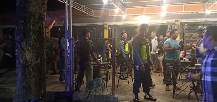 di_tanjungbalai_petugas_bubarkan_warga_yang_berkumpul