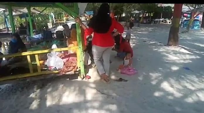 di_tengah_larangan_pengelola_pantai_di_batu_bara_terima_wisatawan