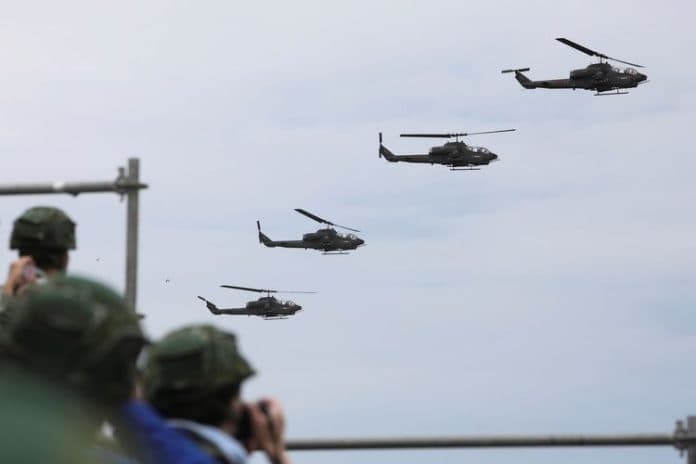 di_tengah_latihan_perang_menghalau_invasi_china_helikopter_taiwan_jatuh