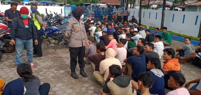 di_tengah_pandemi_covid_19_muda_mudi_di_medan_tetap_asmara_subuh