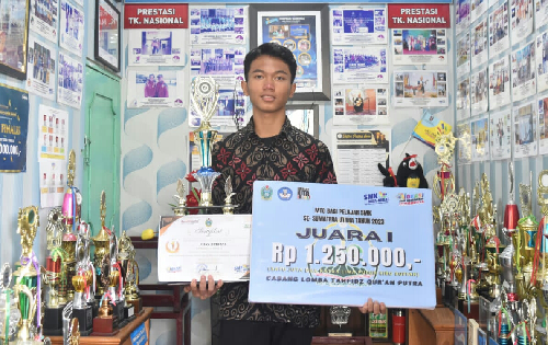 dian_aprizal_juara_tahfidz_quran_mtq_pelajar_smasmk_se_sumut