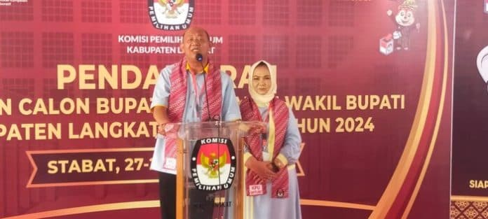 diarak_ribuan_warga_pasangan_satria_daftar_ke_kpu_langkat