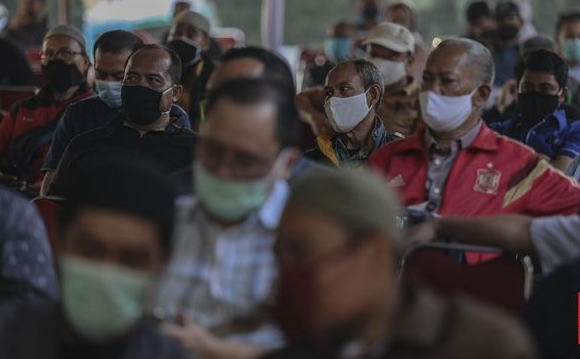 dibatasi_kuota_ratusan_warga_antre_sejak_subuh_di_polres_untuk_urus_sim