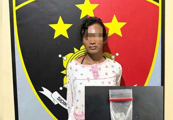 dibuntuti_polisi_di_batu_bara_waria_asal_tebing_tinggi_ini_buang_sabu_ke_pinggir_jalan