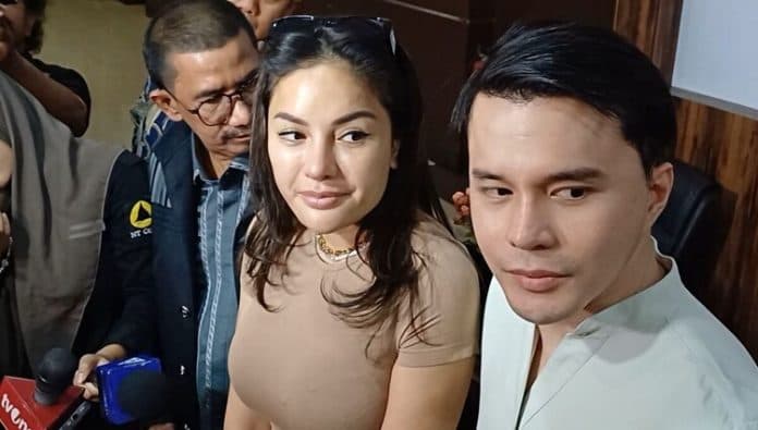 dicecar_58_pertanyaan_nikita_mirzani_optimis_vadel_badjideh_ditahan