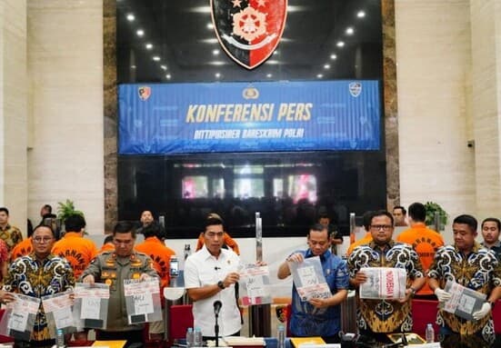 didalangi_oknum_asn_kemenperin_kasus_imei_ilegal_rugikan_negara_rp353_miliar_191_ribu_hp_akan_dimatikan