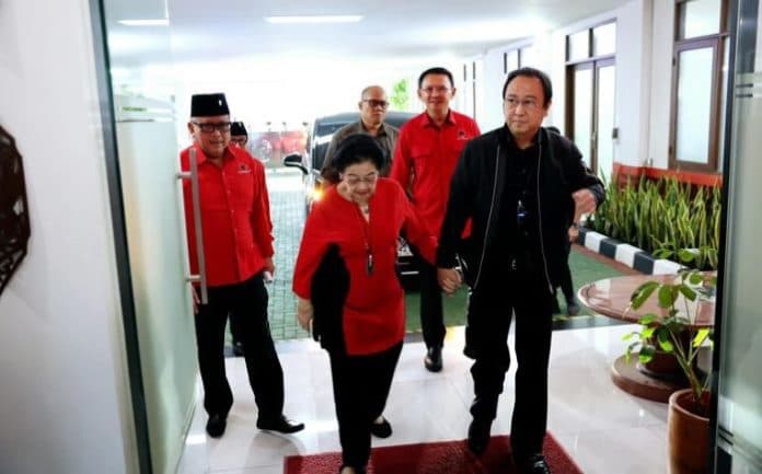 didampingi_anaknya_megawati_bakal_ambil_sumpah_pengurus_partai_di_dpp