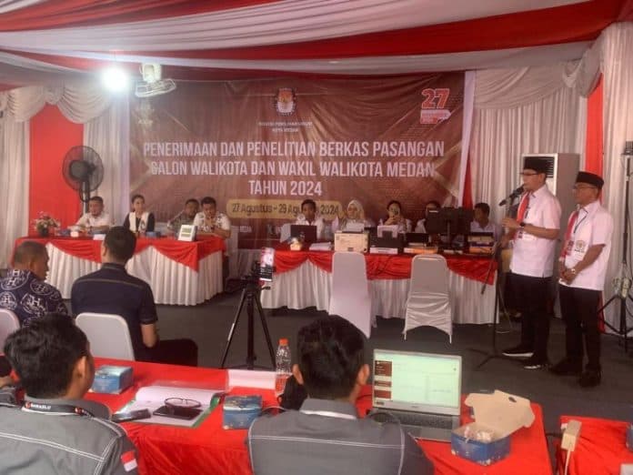 didampingi_koalisi_gemuknya_pasangan_calon_rico_zakiyuddin_daftar_ke_kpu_kota_medan