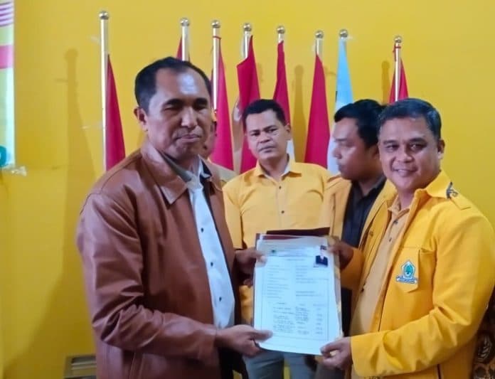 didampingi_ratusan_warga_danjor_nababan_daftar_ke_pdip_dan_golkar_jadi_balon_bupati_dairi