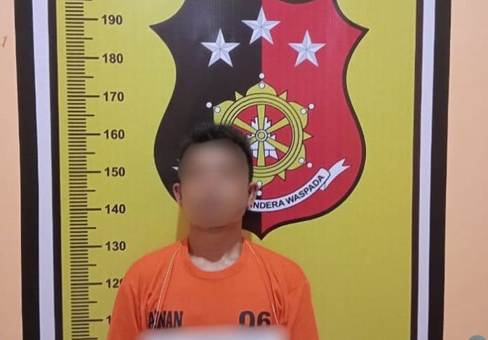 didatangi_polisi_petani_asal_portibi_ini_nekat_hendak_telan_1_paket_sabu