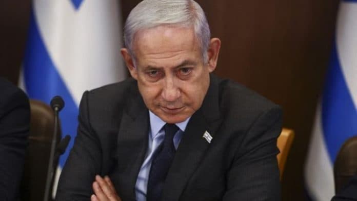 didesak_mundur_ratusan_warga_israel_kepung_kediaman_netanyahu