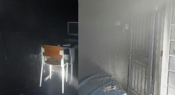 diduga_ac_terbakar_laboratorium_smkn_2_hangus