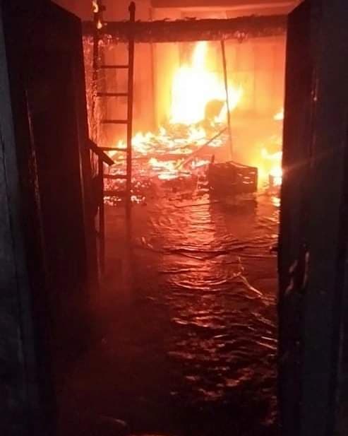 diduga_akibat_korsleting_listrik_ruko_kosong_di_tanjung_morawa_terbakar