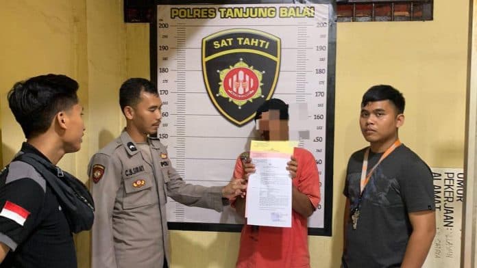 diduga_ancam_bunuh_dan_sekap_2_anak_kandungnya_pria_di_tanjung_balai_diciduk_polisi