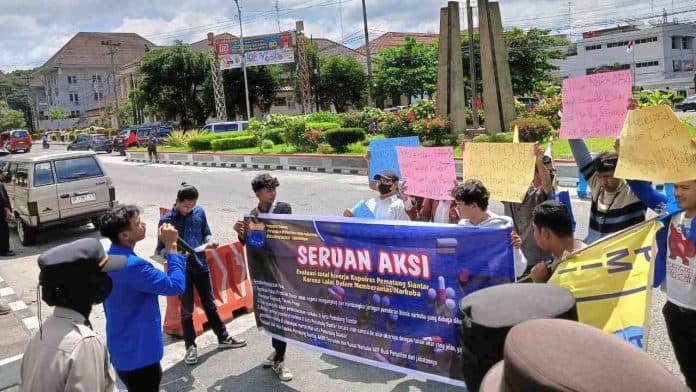 diduga_bandar_sabu_bebas_beroperasi_pmii_evaluasi_kapolres_dan_kasat_narkoba_siantar