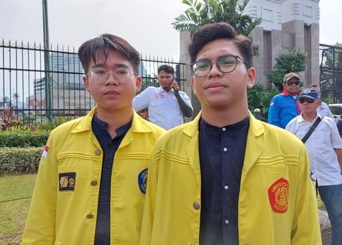 diduga_berkaitan_putusan_syarat_caprtes_cawapres_ketua_bem_ui_dan_keluarga_diteror_oknum_tni