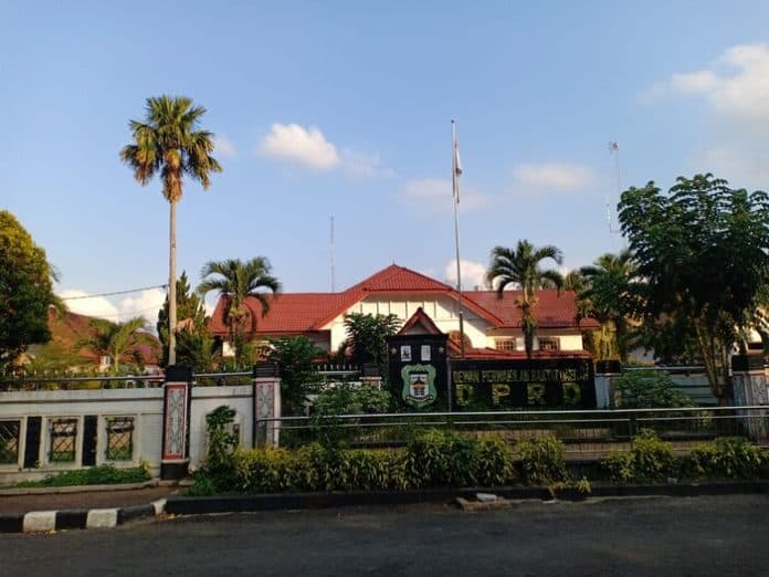 diduga_buntut_ma_tolak_pemakzulan_wali_kota_siantar_fraksi_golkar_keluar_grup_wa_aroma_transaksional_mencuat