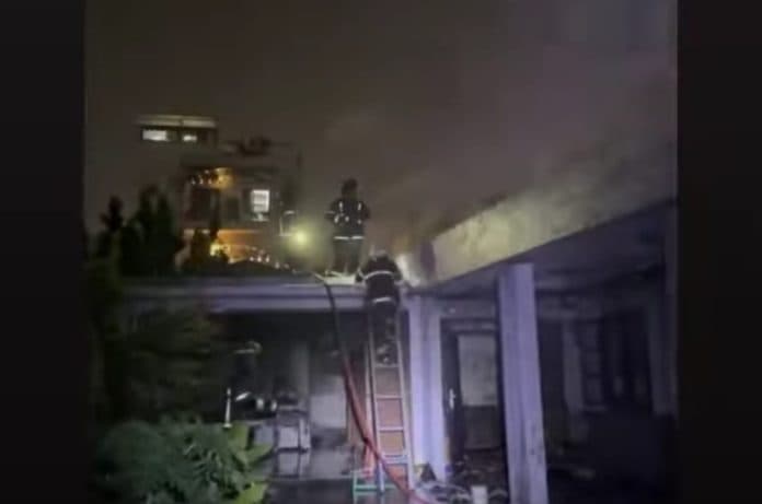 diduga_colokan_listrik_korslet_1_rumah_ludes_terbakar_di_pasar_merah_medan
