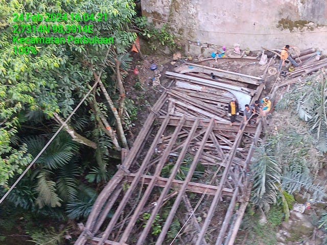 diduga_curi_besi_jembatan_9_orang_di_dairi_diamankan