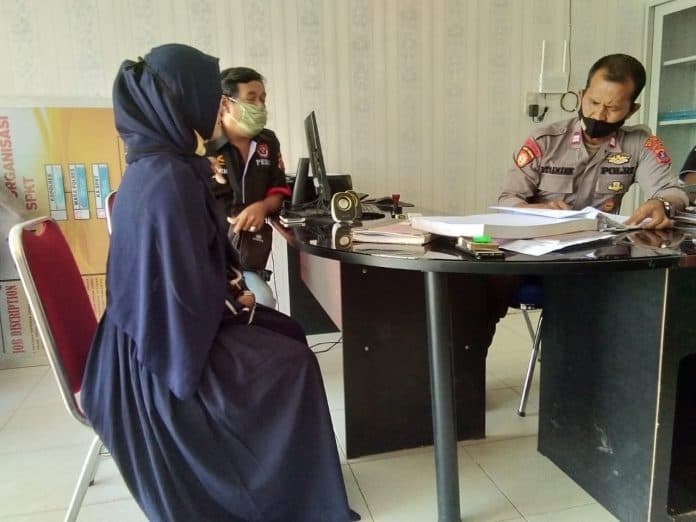 diduga_hina_perangkat_desa_adik_kades_pakam_dilaporkan_ke_polisi