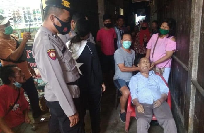 diduga_kelelahan_penjual_kaleng_pasar_horas_meninggal_terduduk_di_kursi