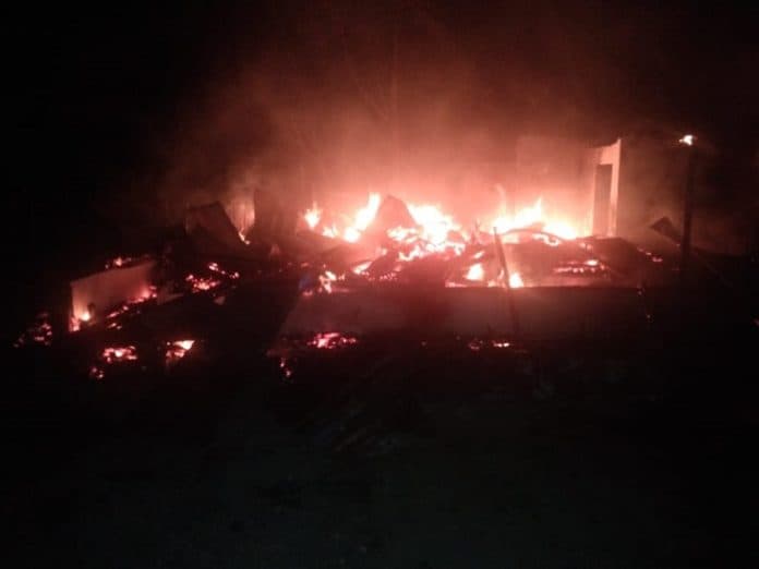 diduga_korsleting_rumah_sardiman_habis_terbakar_di_dolok_panribuan