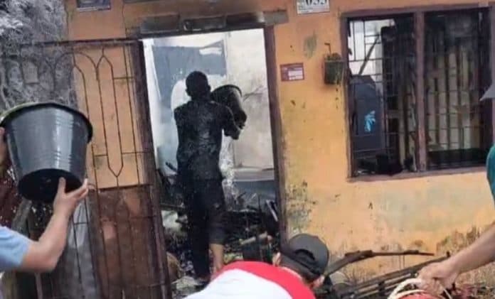 diduga_korsleting_rumah_warga_desa_pardamean_deli_serdang_terbakar