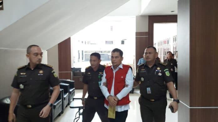 diduga_korupsi_apd_covid_19_tahun_2020_kadinkes_sumut_ditahan