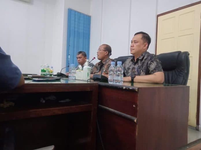 diduga_kutip_dana_bok_dan_jaspel_pegawai_kadis_kesehatan_tapteng_dicopot