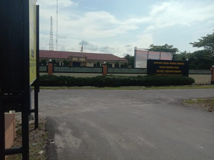 diduga_melakukan_pemerasan_terhadap_kades_2_pria_diciduk_polres_sergai