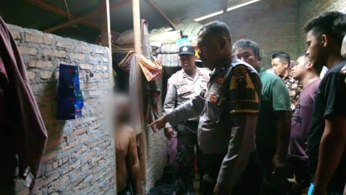 diduga_persoalan_ekonomi_satpam_nauli_sawit_tewas_gantung_diri_di_kamar_mandi