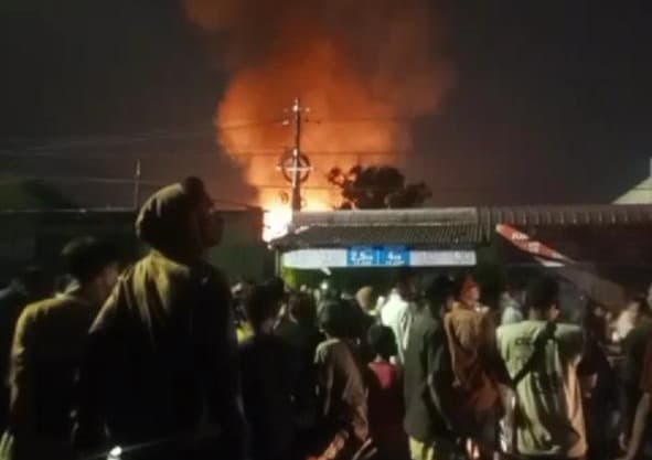 diduga_selang_tabung_bocor_gudang_gas_elpiji_di_percut_sei_tuan_ludes_terbakar_dan_lukai_3_pekerjanya