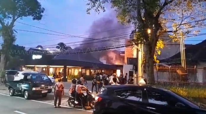 diduga_tabung_gas_bocor_restoran_chanthaburi_thai_cuisine_di_medan_terbakar