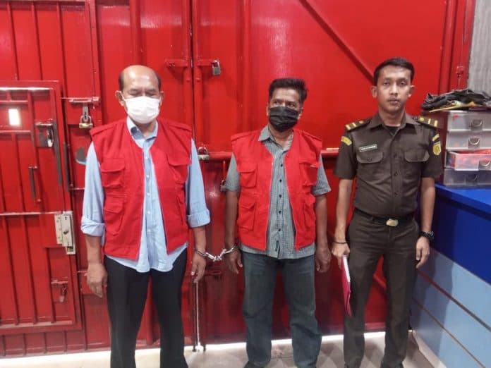 diduga_terlibat_korupsi_mantan_kabag_umum_dprd_deli_serdang_ditahan