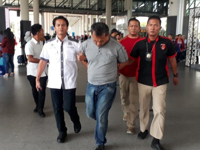 diduga_terlibat_membakar_rumah_perwira_polisi_terancam_dipecat_dan_dipenjara