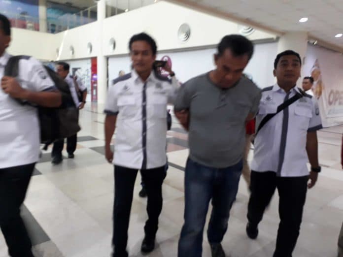 diduga_terlibat_pembakaran_rumah_di_samosir_oknum_polisi_berpangkat_kompol_ditangkap_di_pekan_baru