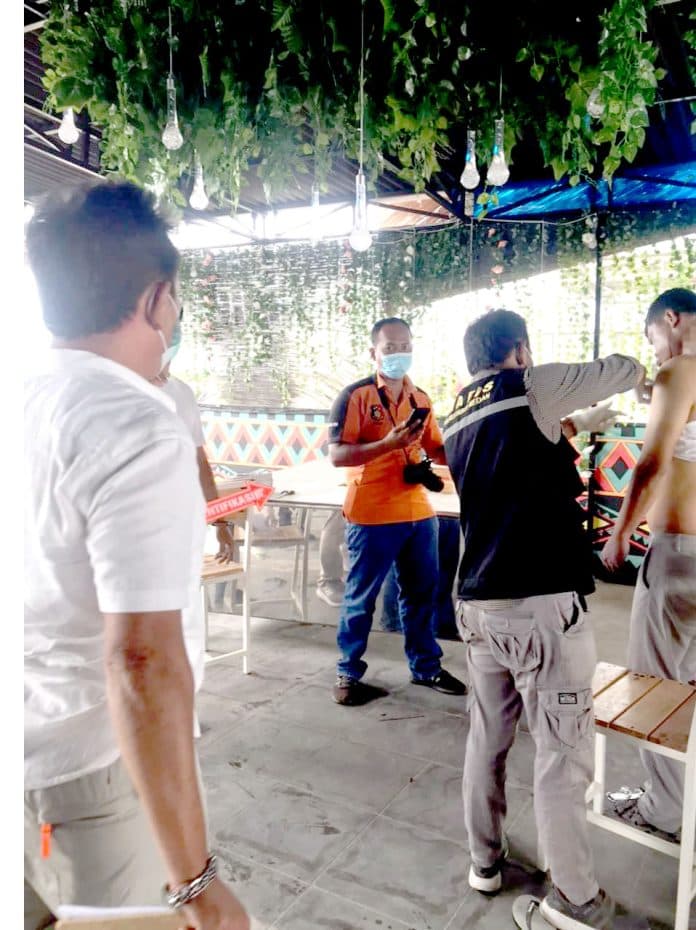 diduga_terlilit_utang_edward_gantung_diri_di_caffe