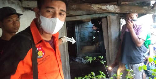 diduga_tersengat_listrik_pencuri_kabel_tewas_membusuk_di_rumah_kosong
