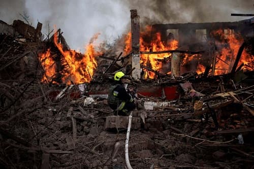 digempur_artileri_rusia_18_warga_kharkiv_ukraina_tewas_100_terluka