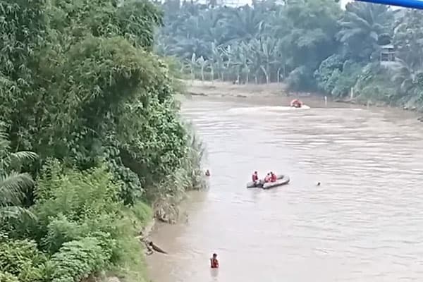 digerebek_polisi_saat_pakai_narkoba_selamat_lompat_ke_sungai_silau_kisaran