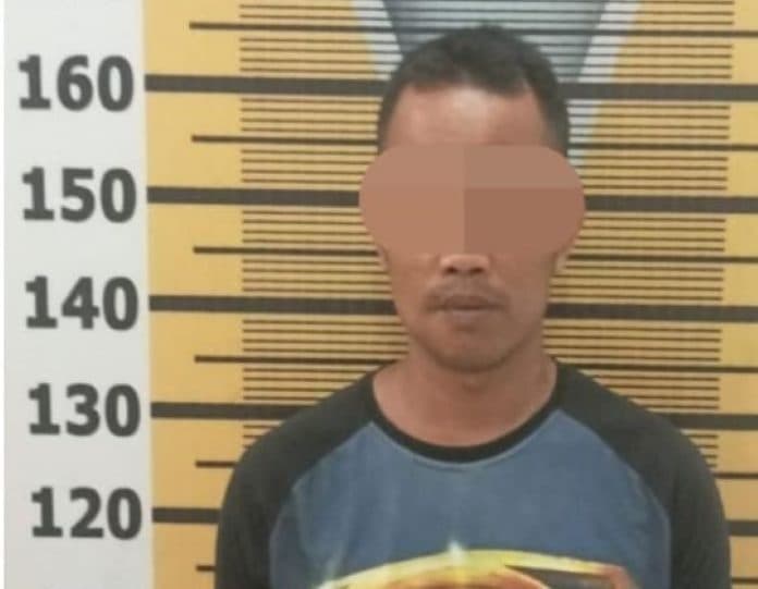 digerebek_pria_di_tebing_tinggi_ini_coba_buang_barang_bukti_sabu_lewat_atap