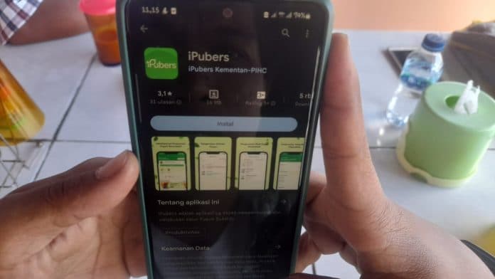 digitalisasi_penyaluran_petani_di_simalungun_kini_tebus_pupuk_subsidi_pakai_ktp