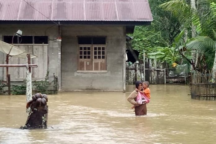 diguyur_hujan_deras_292_rumah_di_aceh_jaya_kebanjiran