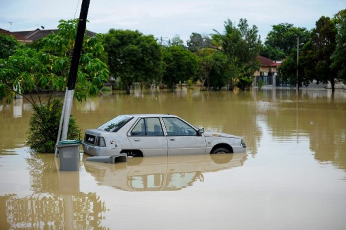 diguyur_hujan_deras_banjir_bandang_terjang_penang_malaysia