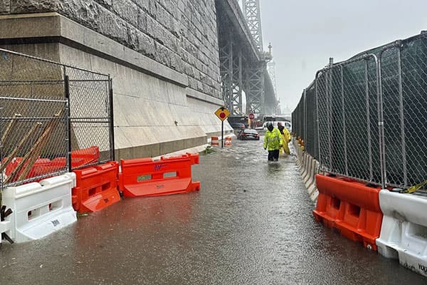 diguyur_hujan_deras_semalaman_new_york_lumpuh_dilanda_banjir