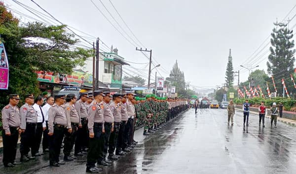 diguyur_hujan_gelar_pasukan_ops_mantap_brata_toba_di_dairi_berlangsung_khidmat