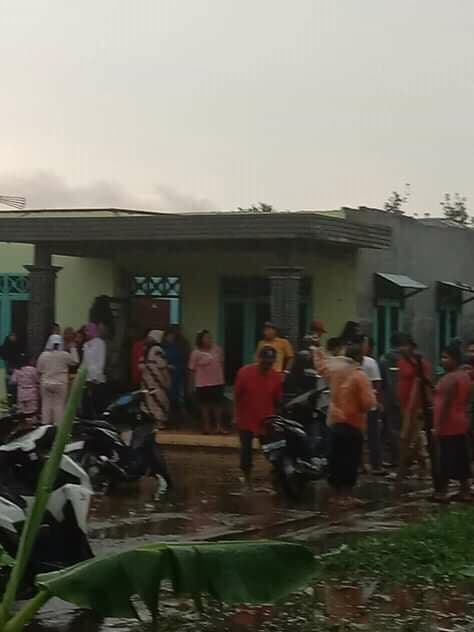 dihantam_puting_beliung_ratusan_rumah_porak_poranda_di_patumbak_deli_serdang