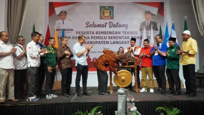 diikuti_11_parpol_syah_afandin_buka_bimtek_pemilu_2024